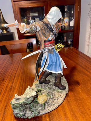 FIGURA ASSASSINS CRED IV BLACK FLAG