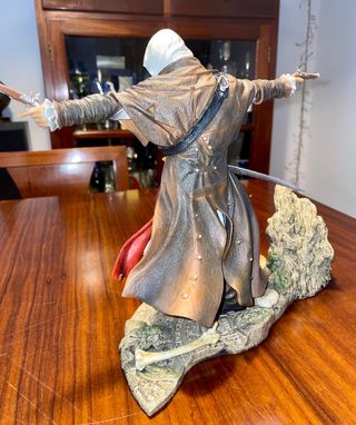 FIGURA ASSASSINS CRED IV BLACK FLAG