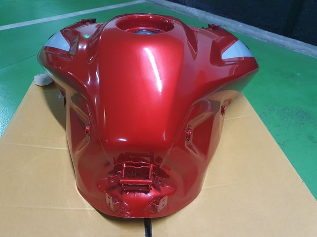 DEPOSITO DE COMBUSTIBLE TRIUMPH TIGER 900