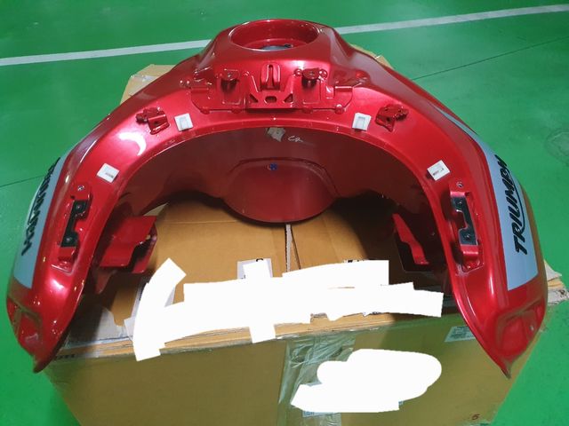 DEPOSITO DE COMBUSTIBLE TRIUMPH TIGER 900