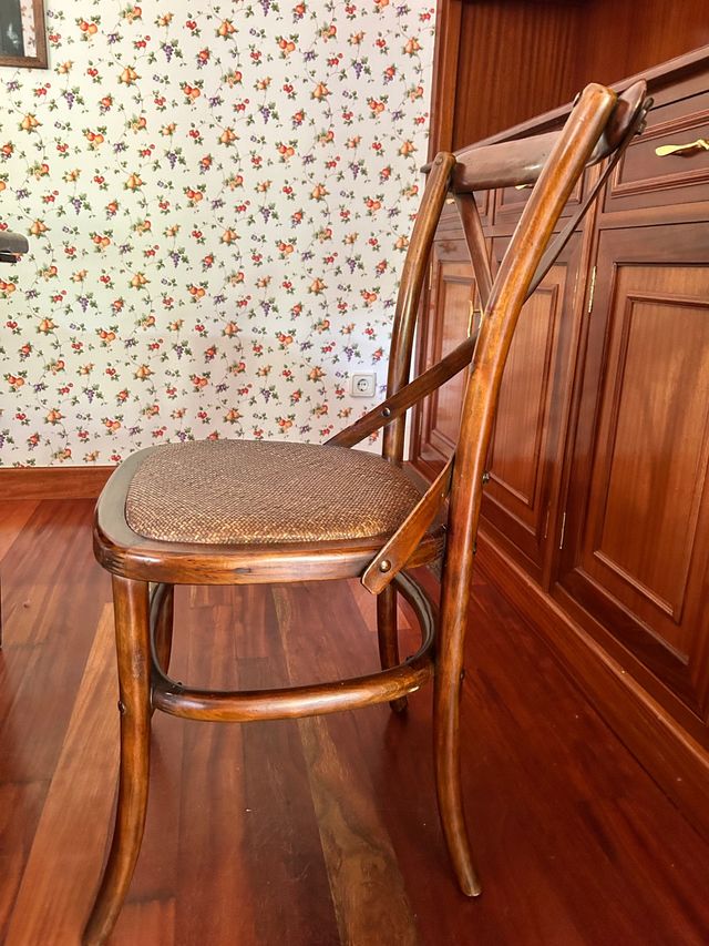 Mesa comedor madera maciza y 8 sillas