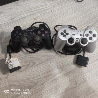 Playstation 1 juego y 3 mandos