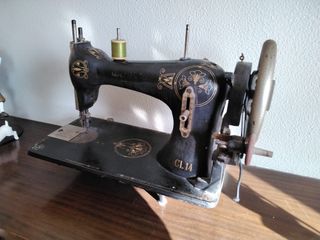 Mesa máquina de coser restaurada