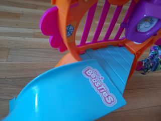 Bellie y la casa del árbol Beastles