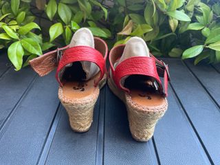 Sandalia, cuña de piel. N36 poco uso 