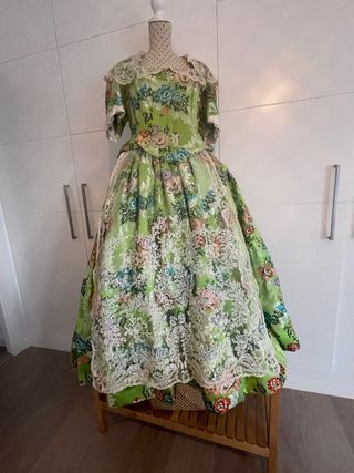 Traje fallera o alicantina