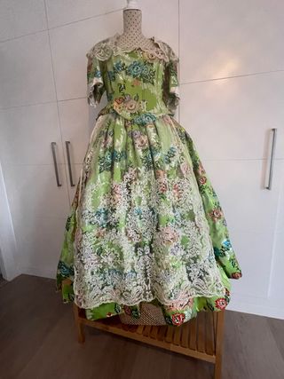 Traje fallera o alicantina