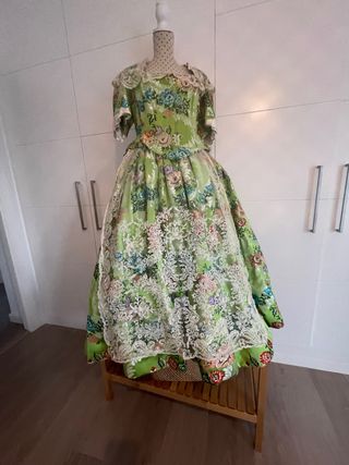 Traje fallera o alicantina