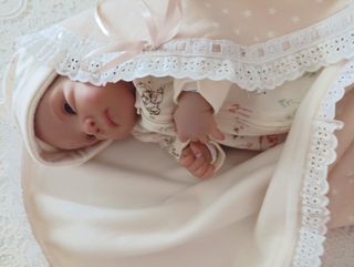 bebes reborn con arruyo y baberos