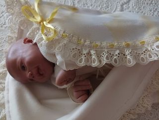 bebes reborn con arruyo y baberos