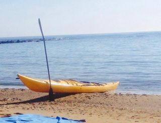 kayak / piragua de travesia Explorer con Timon