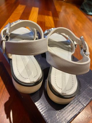 Sandalias piedras