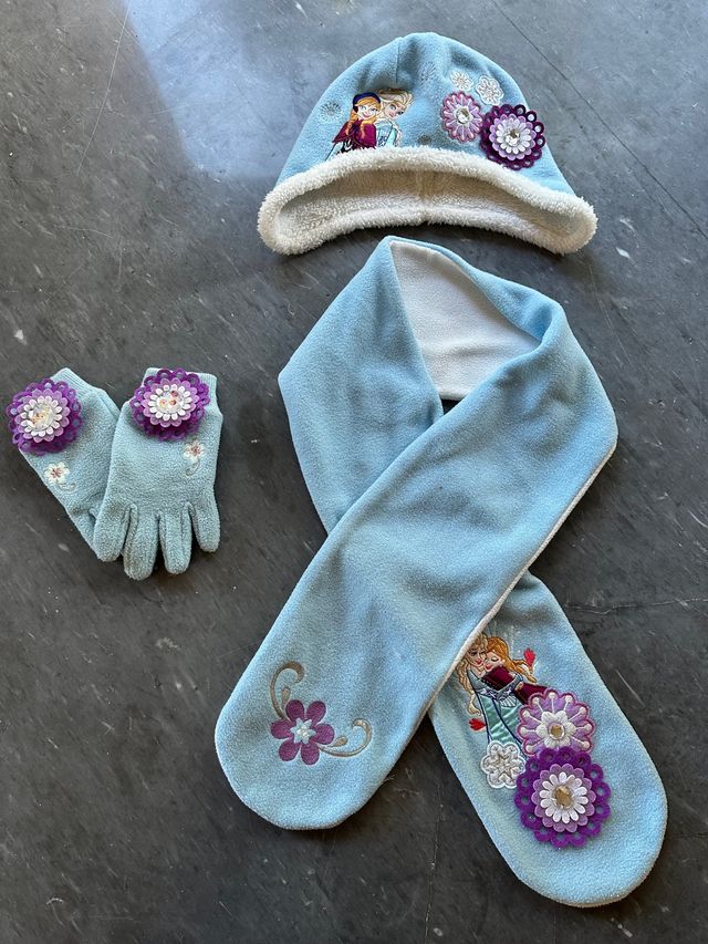 Gorro buganda y guantes de Frousen