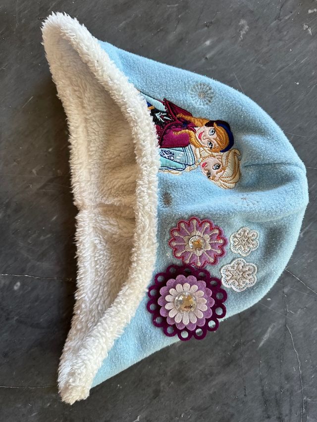 Gorro buganda y guantes de Frousen