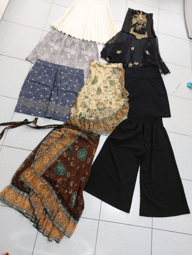 Muchas faldas nuevas o casi nuevas talla 40/42