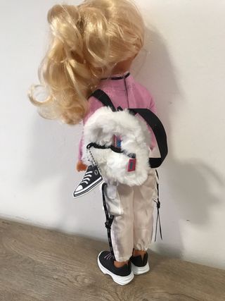 Muñeca Nancy un día con su patinete.