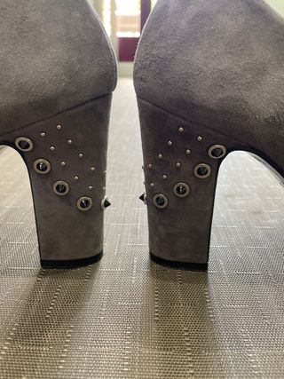 zapatos tacon ancho piel vuelta gris elegantes