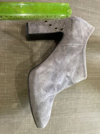 zapatos tacon ancho piel vuelta gris elegantes