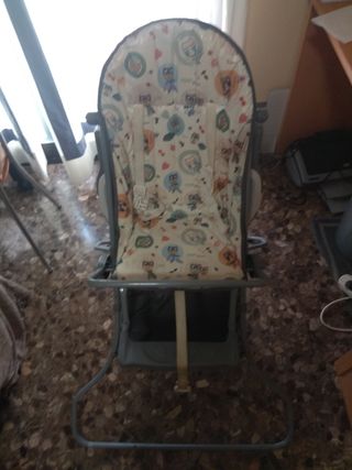 Trona con bandeja plegable