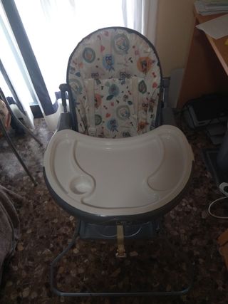 Trona con bandeja plegable