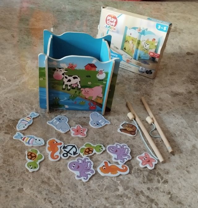 Juego de pesca magnético de madera Playtive