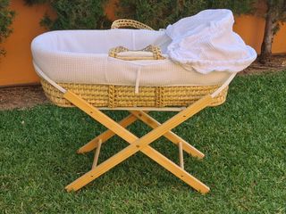 Cuna de bebé moisés