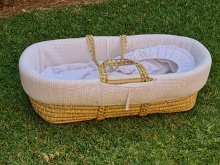 Cuna de bebé moisés