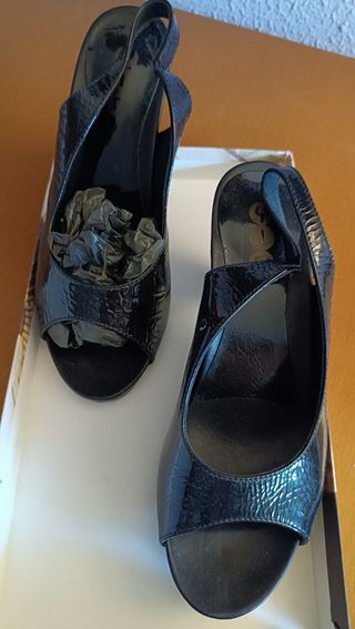 Sandalias charol tacón vestir 38