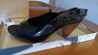 Sandalias charol tacón vestir 38