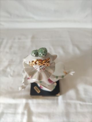 Figura de porcelana Regina Oro de Ley