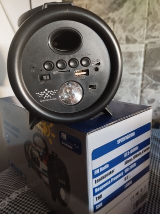 Altavoz con linterna