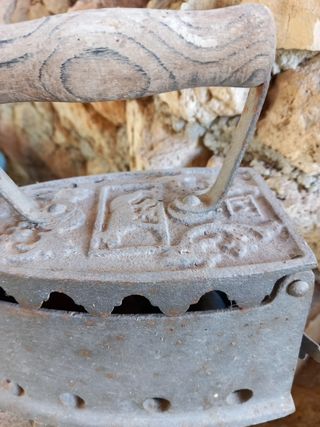 Ferro da stiro a carbone 50 vintage