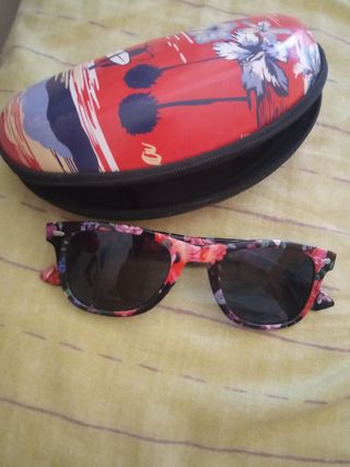 Gafas de sol con funda