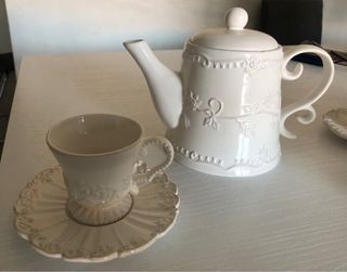 Teiera con 6 tazzine e piattini