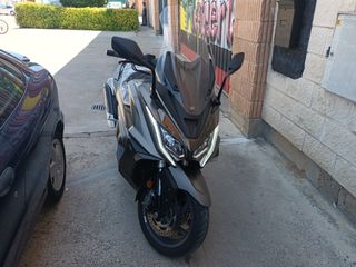 kymco ak 550cc