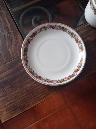 Taza y plato antiguo