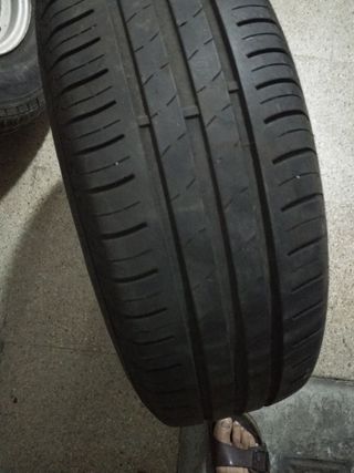 llanta con neumatico casi nuevo