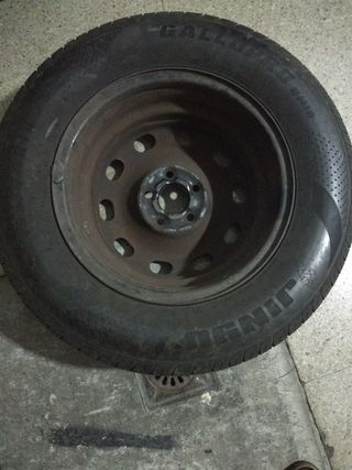 llanta con neumatico casi nuevo