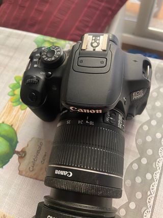 Canon 700 D con objetivo 18-55 