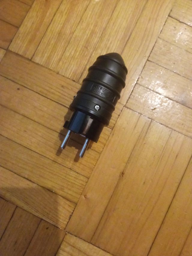 Clavija schuko nueva