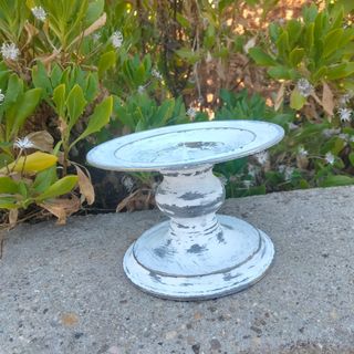 Candelabro decapado blanco