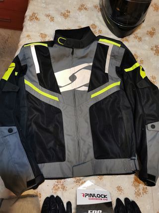 2 equipaciones de Moto Completas.
