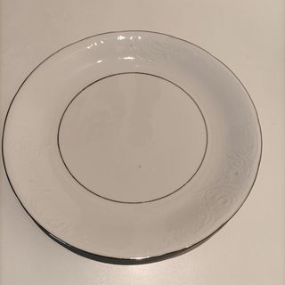 Sopera con borde de plata con plato y cucharon