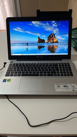 Portátil Asus 15". Intel i7. RAM 8GB. SSD 1 TB