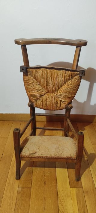 Poltrona reclinabile in legno/comodino Galán 