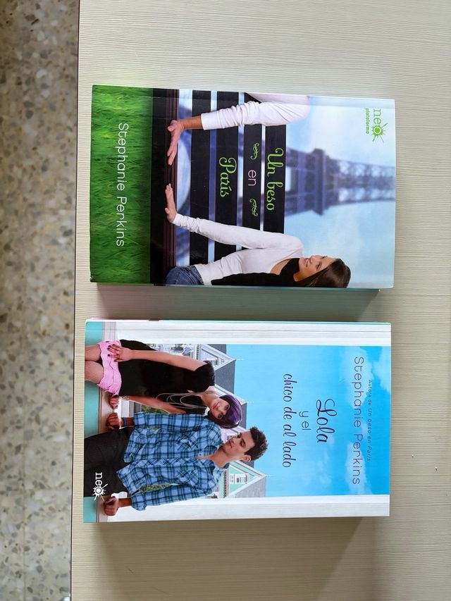 Un beso en París y Lola y el chico de al lado