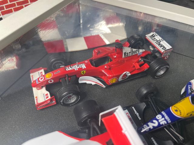 diorama F1  1/43 Mercedes, Ferrari ,McLaren...