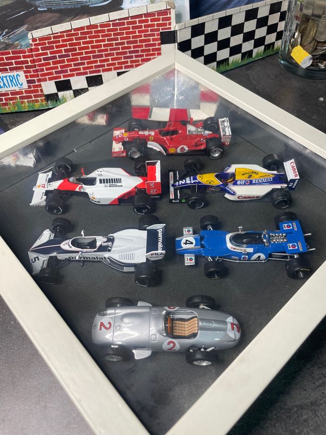 diorama F1  1/43 Mercedes, Ferrari ,McLaren...