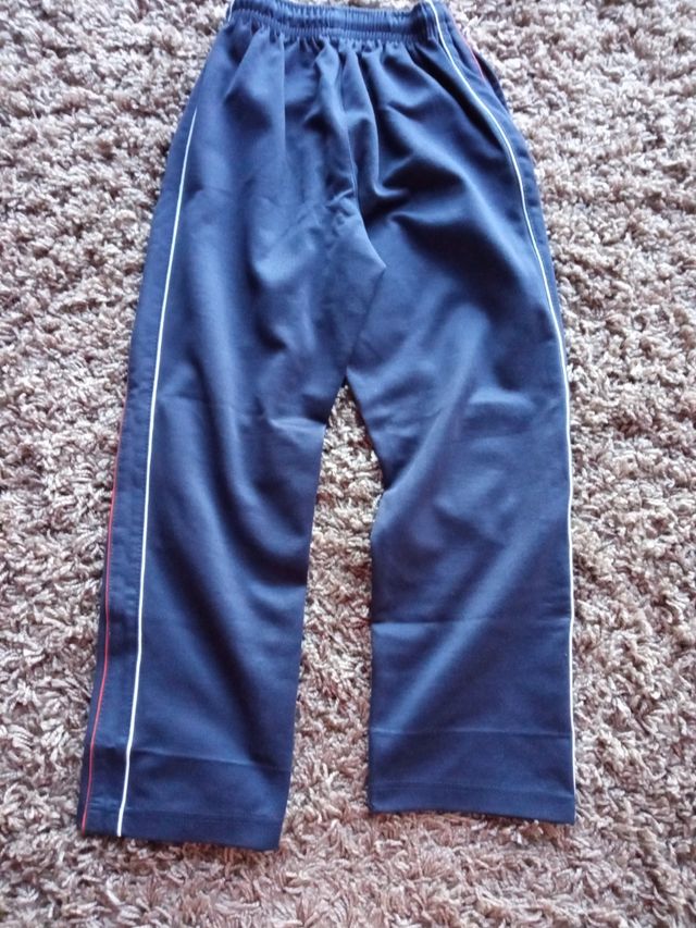 Pantalón chándal colegio Nova Hispalis talla 10. 
