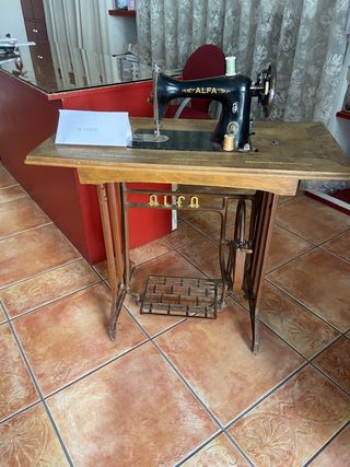 MAQUINA DE COSER ALFA